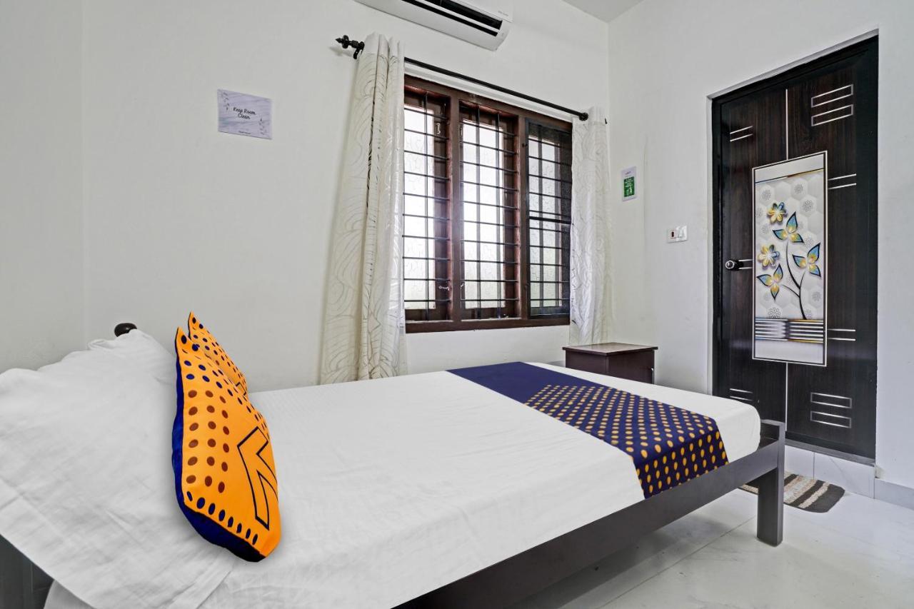 Spot On Blissful Villa Kochi Exterior foto